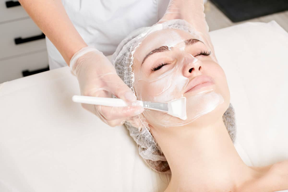 5 Benefits of Getting A Regular Spa Facials for Healthy & Glowing Skin
